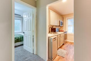 Stay Near the Derby and Downtown! Louisville Apt - 2