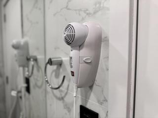 Modern 1BR • Financial Center • Pool + Gym - 5