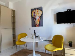 Sunny, cozy apartment in the very center - 9