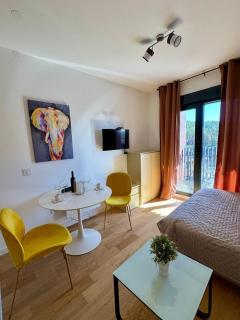 Sunny, cozy apartment in the very center - 0