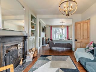 4 Bed in Tenby FB193 - 8