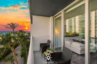 Modern Hollywood Beach Escape - City Views - 0
