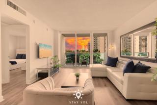 Modern Hollywood Beach Escape - City Views - 6