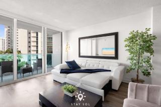 Modern Hollywood Beach Escape - City Views - 7