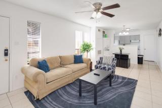 Deep Blue, Family Friendly, Renovated, Pets Welcome - 0