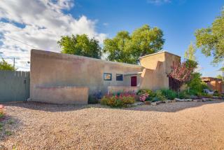 Rustic Adobe-Style Home with Hot Tub in Santa Fe - 7