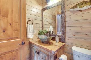 Upscale A-Frame Escape with Lake Access in Quinton! - 1