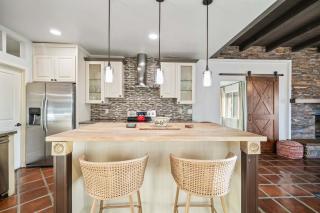 360 Mtn Views Bird Watching Fireplace Patio - 1