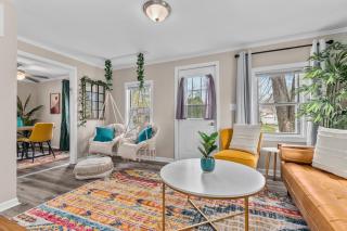 Cozy Oshkosh Home Minutes from UW, EAA & Downtown - 0