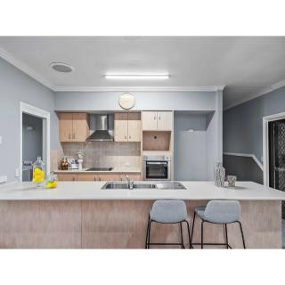 Spacious Family Retreat in Perfect Location! - 8