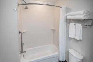 Holiday Inn Express Cleveland Airport - Brook Park by IHG - 6