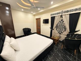 Serene Elegance Hotel - 8