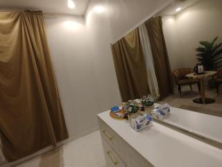 Salam Apartments 5 Spacious bedroom, bathroom and outdoor patio C-5 - 9