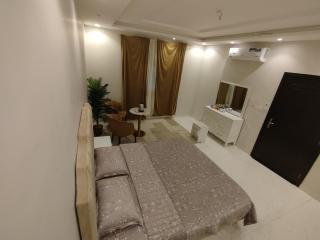 Salam Apartments 5 Spacious bedroom, bathroom and outdoor patio C-5 - 4