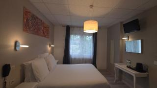 Hôtel Restaurant Mas Le Châtelet - 2