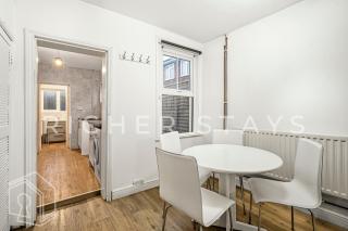 Homely 3-Bedroom Retreat with Garden & Living Room - 7