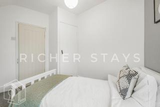 Homely 3-Bedroom Retreat with Garden & Living Room - 1