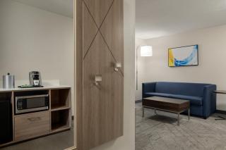 Holiday Inn Express & Suites North Fremont by IHG - 1