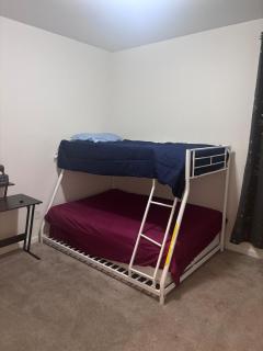 Peaceful 3-bedroom house with AC in charming Columbia - 8