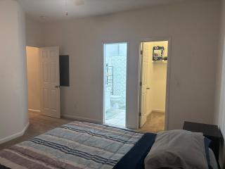 Peaceful 3-bedroom house with AC in charming Columbia - 2