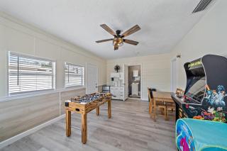 Heated Pool Home 10 miles Beach 3 miles IMG - 2