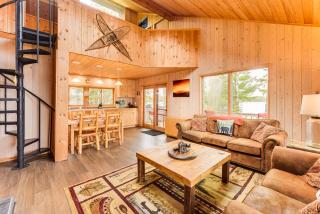 Private Peninsula! Modern-Rustic Fall Lake Cabin - 8