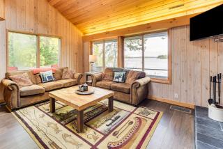 Private Peninsula! Modern-Rustic Fall Lake Cabin - 5