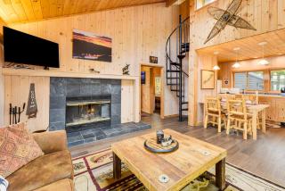 Private Peninsula! Modern-Rustic Fall Lake Cabin - 4