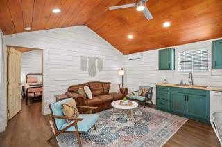 Running Buck Cabin 1 - Hot Tub & 5 Min to Main - 5