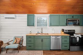 Running Buck Cabin 1 - Hot Tub & 5 Min to Main - 3