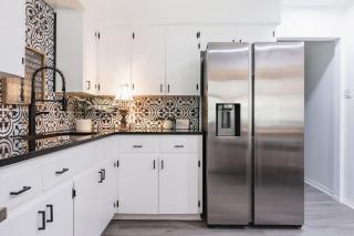 Wabi Sabi ATX Garden Gem at SoCo, Antique, Cloud Beds, Pool, Shops & Eats - 8