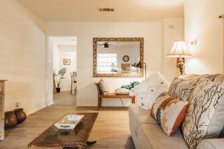 Wabi Sabi ATX Garden Gem at SoCo, Antique, Cloud Beds, Pool, Shops & Eats - 6