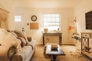 3 BR WabiSabi SoCO Magic Garden with Firepit, by Eatery and Shopping - 4