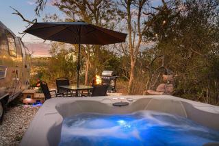 Running Buck Airstream 1 - Hot Tub & 5 Min to Main - Fredericksburg - 4