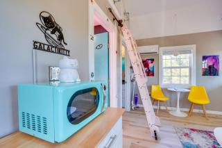 Galactikitty - Quirky Cabin Near Lake Brownwood! - 6