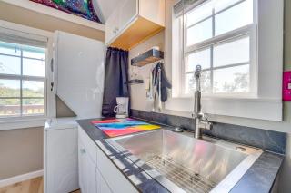 Galactikitty - Quirky Cabin Near Lake Brownwood! - 4