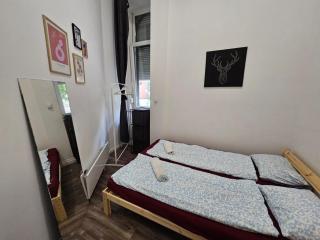 Urban Nomad Rooms and Hostel in City Center - 8