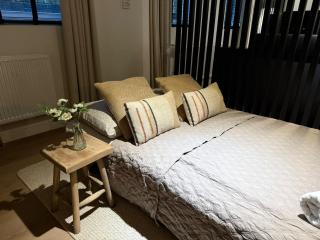 Private Apartment with Free Parking Near Vondelpark & Museums in Amsterdam - 4