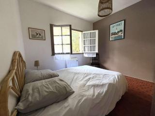 Villa au Calme avec Grand Jardin, Proche Commerces - FR-1-736-67 - 2