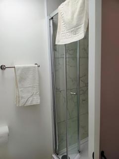 Central en-suite room, WIFI, Kitchen and Laundry Access - 3