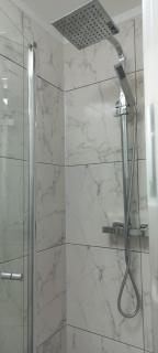 Central en-suite room, WIFI, Kitchen and Laundry Access - 9