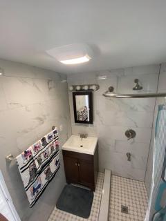 Cozy Studio in Quiet Neighborhood - 3