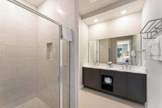 Spacious Condo Near Disney With Resort & Waterpark Access - B21-117 - 1