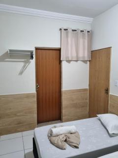 Pousada Quarto Standard com ar ,tv Wi-Fi Garagem gratuita - 3