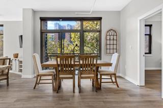 Luxurious Downtown-2 bed 2 bath Corner 2M - 3