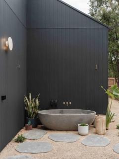 Wattlebird - with fire pit and outdoor bath - 8