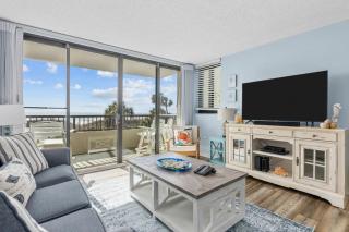 Gorgeous Oceanfront Condo Ideal location with indoor pool, hot tub and elevator - 0