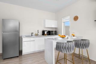 Dreamy Getaway w/ Private Pool | BBQ |5min Airport - 8