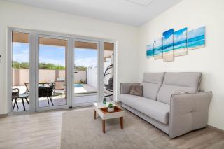 Dreamy Getaway w/ Private Pool | BBQ |5min Airport - 2