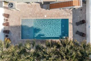 Heated Pool, Ping Pong, Short Walk to Beach and Pier, gathering spaces inside and out, Long Stays available - 9